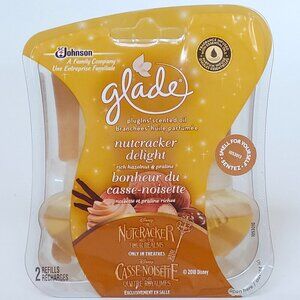 GLADE Plug-ins Scented Oil Nutcracker Delight Rich Hazelnut and Praline 2 Refill